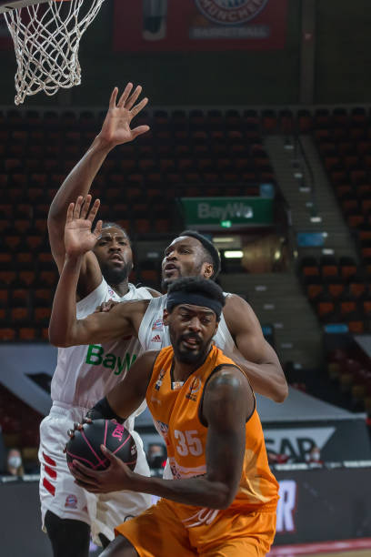 通过频繁的 通过频繁的